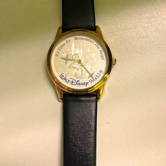Vintage Disney world 25 years watch - Picture 1 of 5